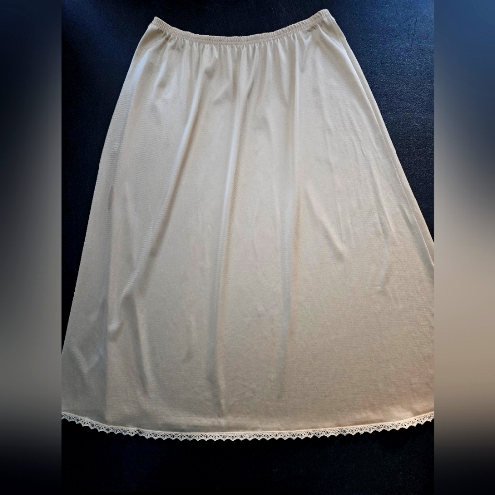 Vintage - Vanity Fair Lace Trim Champagne Half Slip - Size M